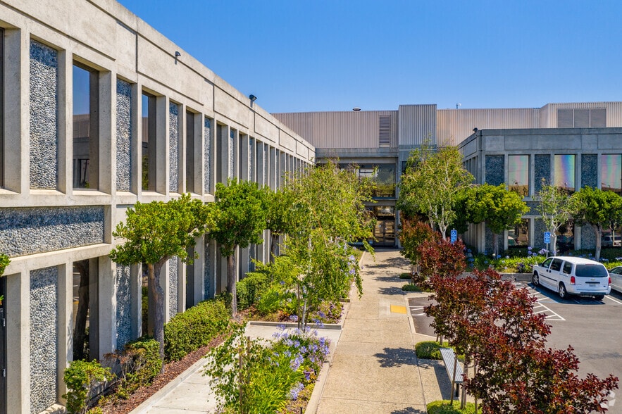 More Photos Of 7901 Oakport St, Oakland Office For Lease