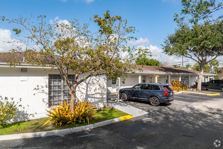 Primary Photo Of 4330 W Broward Blvd, Plantation Medical For Lease