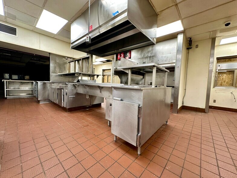 More Photos Of 18902 Northline Rd, Southgate Fast Food For Sale