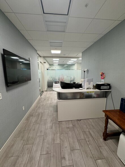 More Photos Of 999 Vanderbilt Beach Rd, Naples Office For Lease