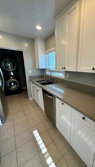 More Photos Of 2517 20th St, Santa Monica Apartments For Sale