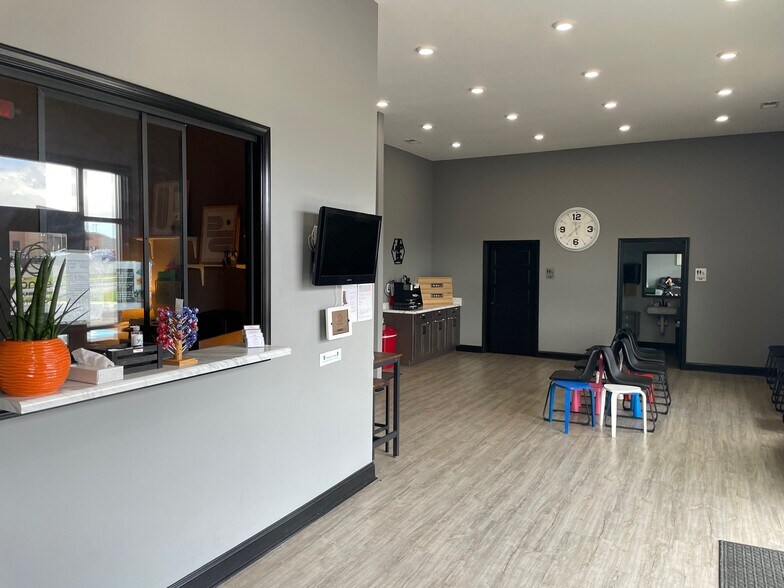 More Photos Of 840 Professional Park Dr, Clarksville Office For Lease