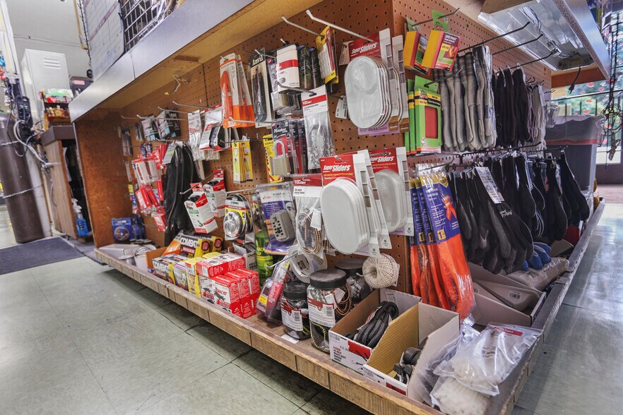 More Photos Of 31815 E Historic Columbia RI Hwy, Troutdale Convenience Store For Sale