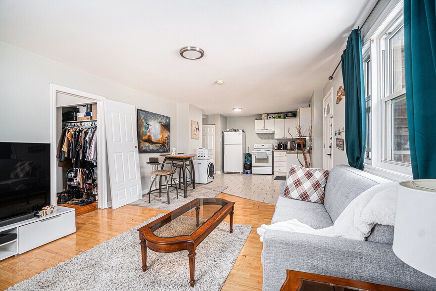 More Photos Of 331 Mona Av, Ottawa Apartments For Sale