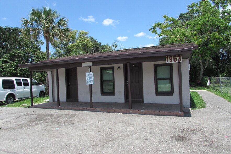 More Photos Of 12811 Kenwood Ln, Fort Myers Office For Lease