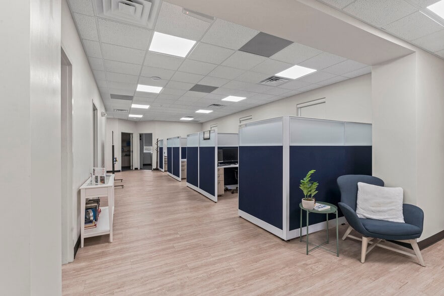 More Photos Of 4600 E Martha Truman Rd, Grandview Warehouse For Lease