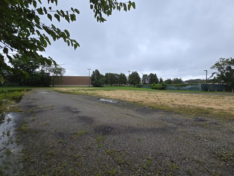 More Photos Of 383 N DuPont Hwy, Dover Land For Lease