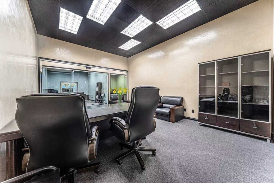 More Photos Of 215 W 134th St, Los Angeles Warehouse For Lease