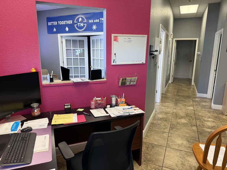 More Photos Of 6381 Corporate Park Cir, Fort Myers Research And Development For Lease