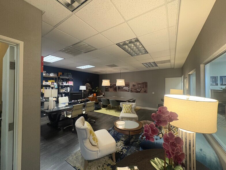 More Photos Of 4810 W University Ave, Las Vegas Showroom For Sale