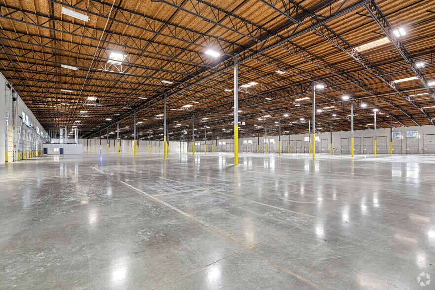 More Photos Of 3401 96th St S, Lakewood Distribution For Lease