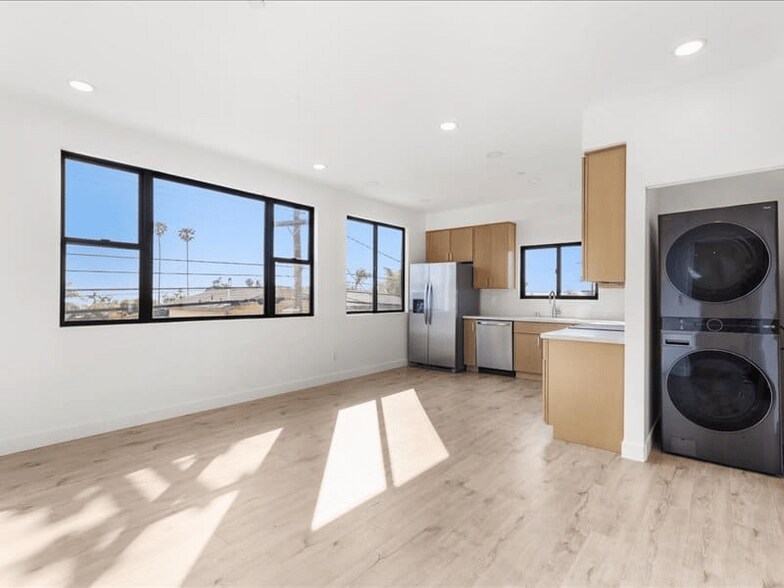 More Photos Of 3244 Clairemont Dr, San Diego Apartments For Sale