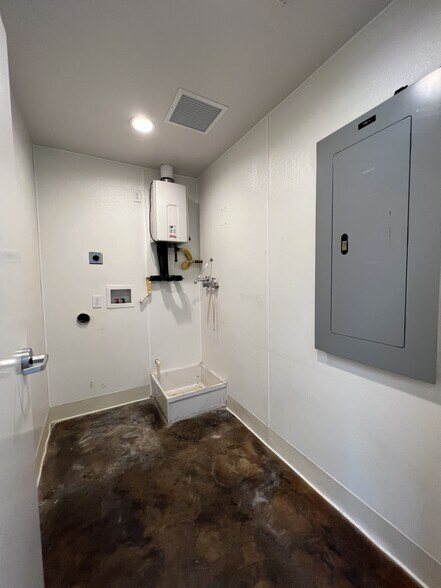 More Photos Of 1230-1240 Churn Creek Rd, Redding Unknown For Lease