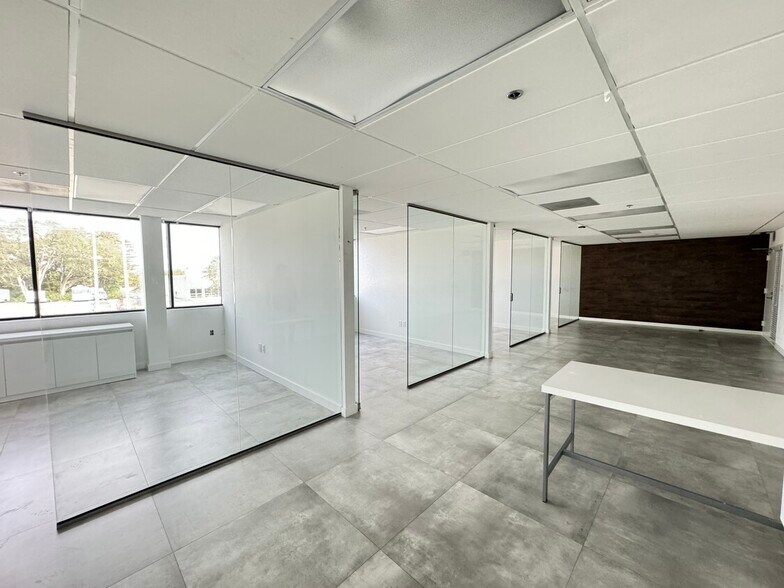 More Photos Of 2870 Stirling Rd, Hollywood Light Distribution For Lease