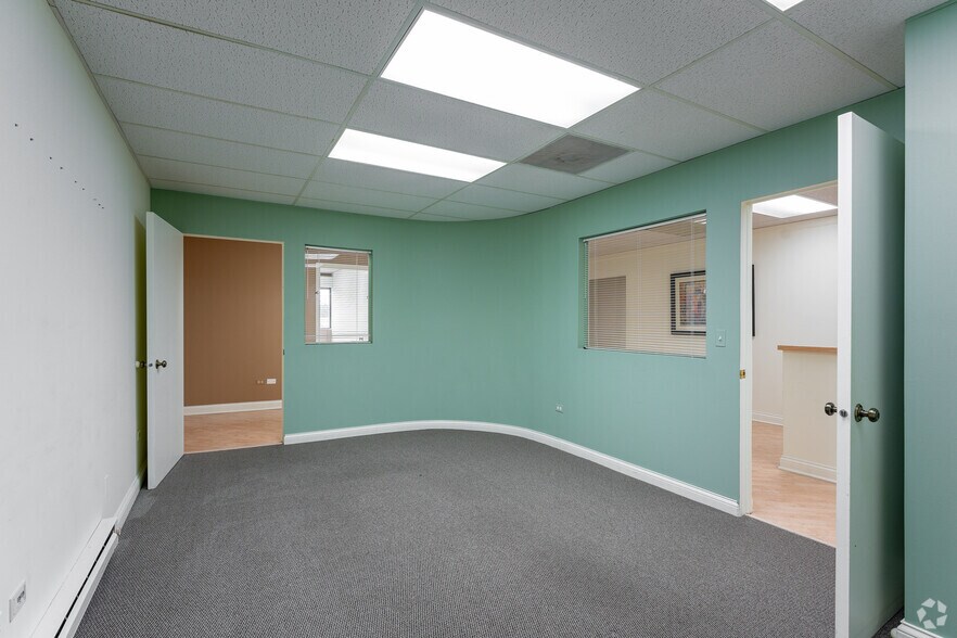 More Photos Of 101 N Virginia St, Crystal Lake Medical For Lease