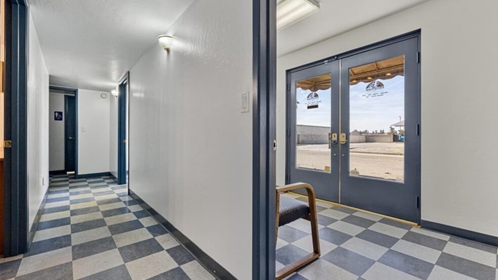 More Photos Of 6309 Seven Seas Ave, Bakersfield Warehouse For Lease