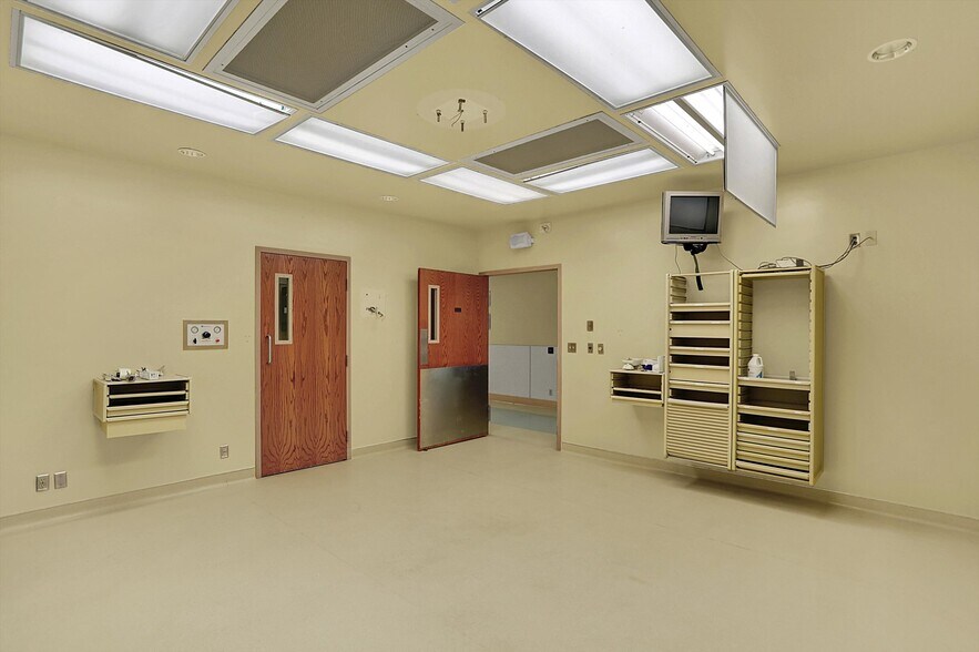 More Photos Of 711 W Gardner Dr, Marion Medical For Sale