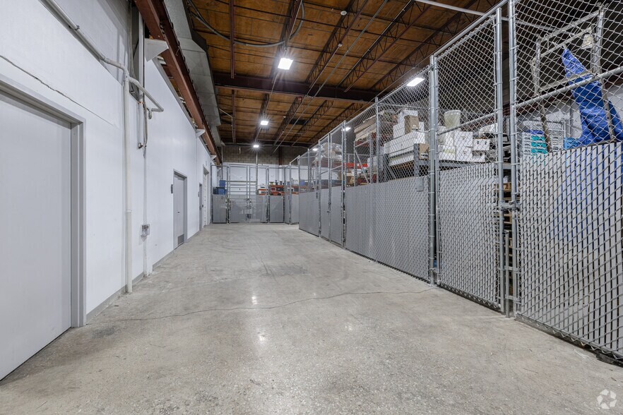 More Photos Of 1657 N Kostner Ave, Chicago Warehouse For Lease