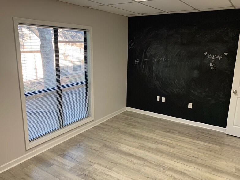 More Photos Of 875 Old Roswell Rd, Suite C-200, Roswell Office For Lease