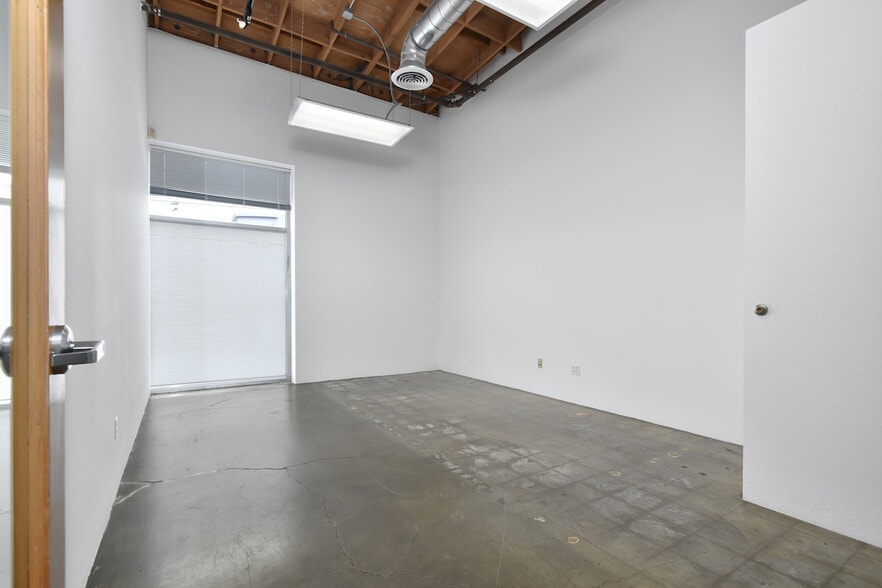 More Photos Of 1738-1740 Cordova St, Los Angeles Showroom For Lease
