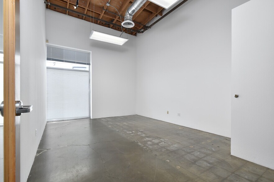 More Photos Of 1738-1740 Cordova St, Los Angeles Showroom For Lease