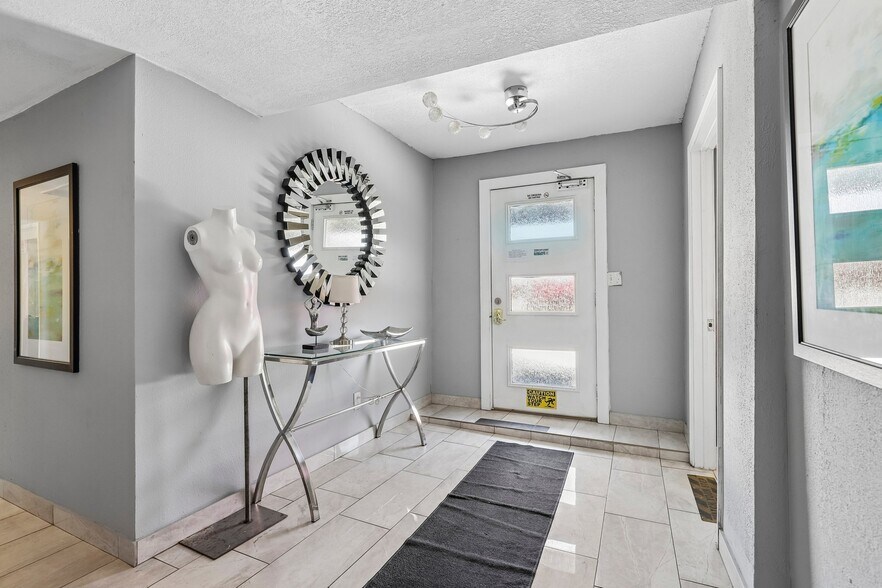 More Photos Of 421 Howard St, San Antonio Hospitality For Sale