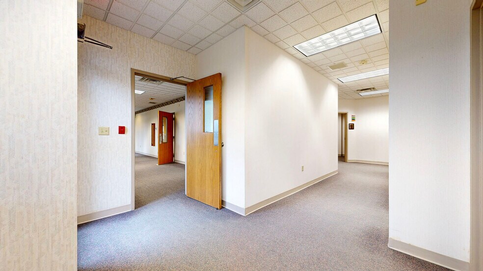 More Photos Of 2228-2230 Sunset Blvd, Steubenville Office For Lease