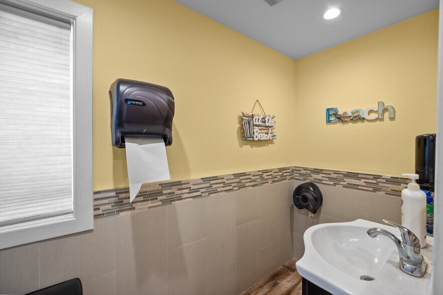 More Photos Of 512 Long Beach Blvd, Surf City Restaurant For Sale