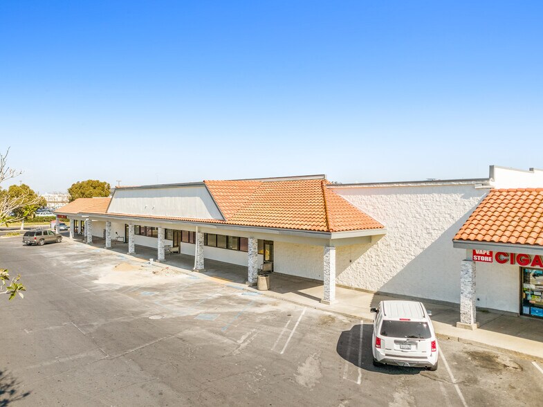 More Photos Of 1101-1143 Country Club Dr, Madera Unknown For Lease