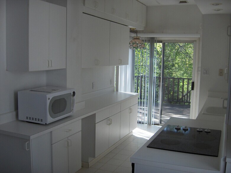 More Photos Of 1818-1820 Winhurst St, Pittsburgh Apartments For Sale