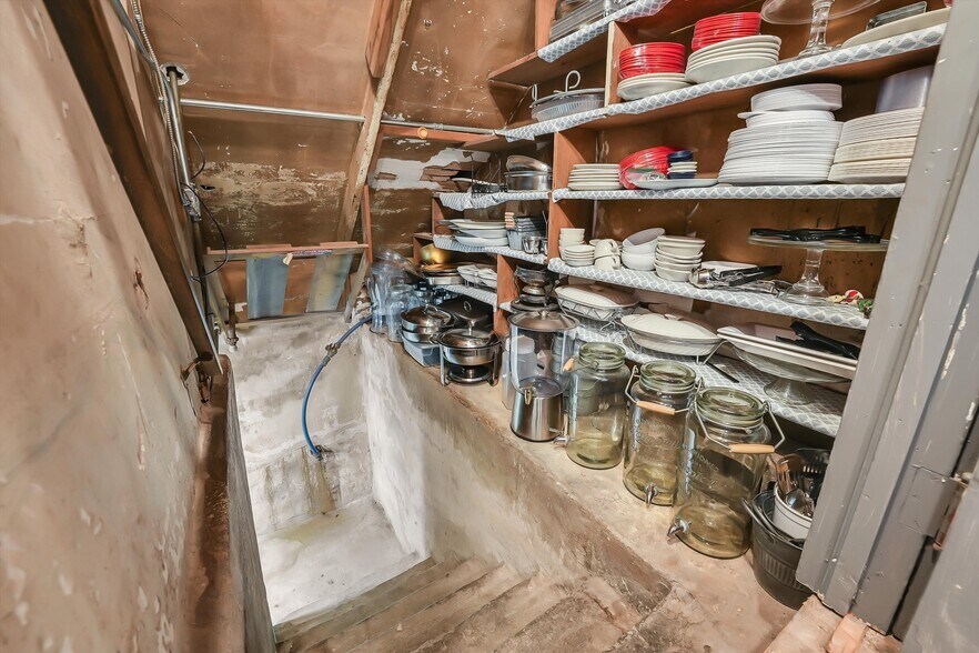 More Photos Of 100 W 4th St, Hobart Restaurant For Sale