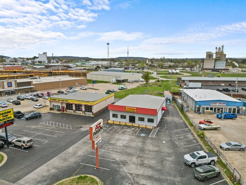 More Photos Of 2103 S Thompson St, Springdale Freestanding For Sale