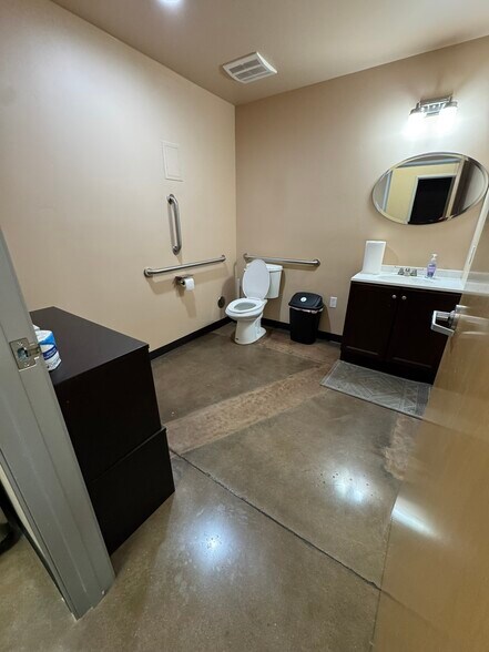 More Photos Of 5680 W Chandler Blvd, Chandler Loft Creative Space For Sale