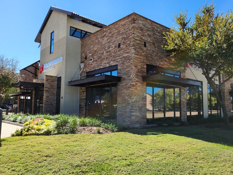 More Photos Of 1002 Texan Trl, Grapevine Bank For Sale