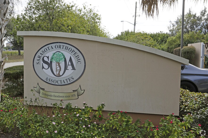 More Photos Of 435 Commercial Ct, Venice Medical For Lease