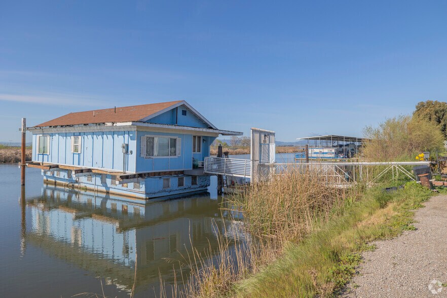 More Photos Of 7000 Holland Tract Rd, Brentwood Marina For Sale