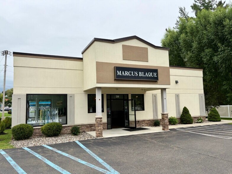 Primary Photo Of 230 Grooms Rd, Halfmoon General Retail For Lease