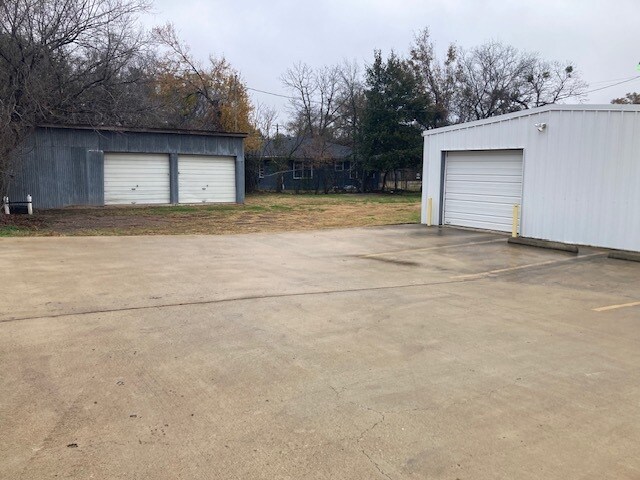 More Photos Of 410 Burnett St, Bryan Showroom For Sale