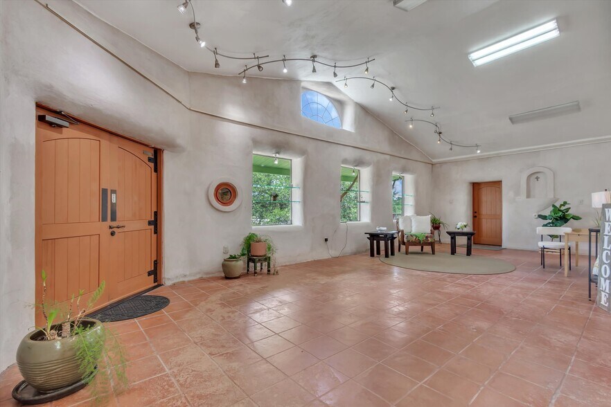 More Photos Of 4002 E Highway 290, Dripping Springs Freestanding For Sale