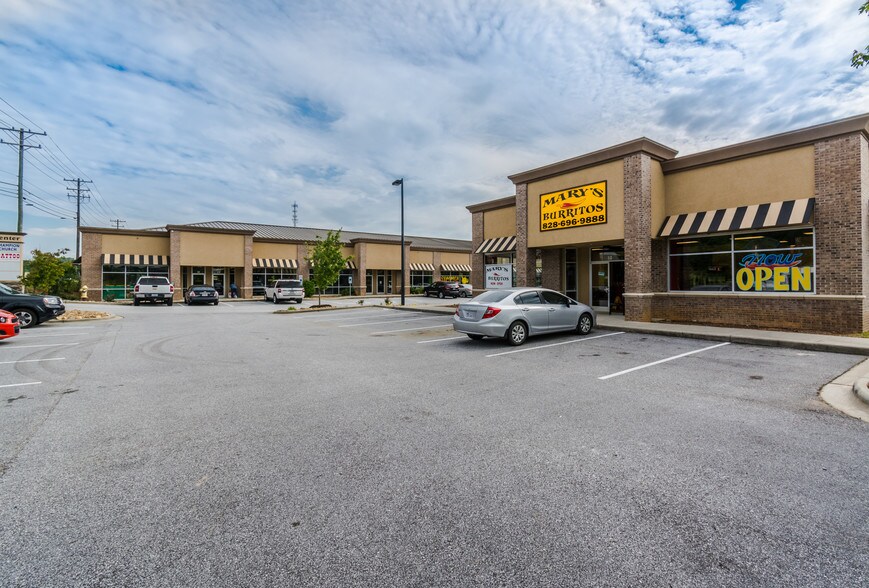 More Photos Of 2560-2570 Asheville Hwy, Hendersonville Unknown For Lease