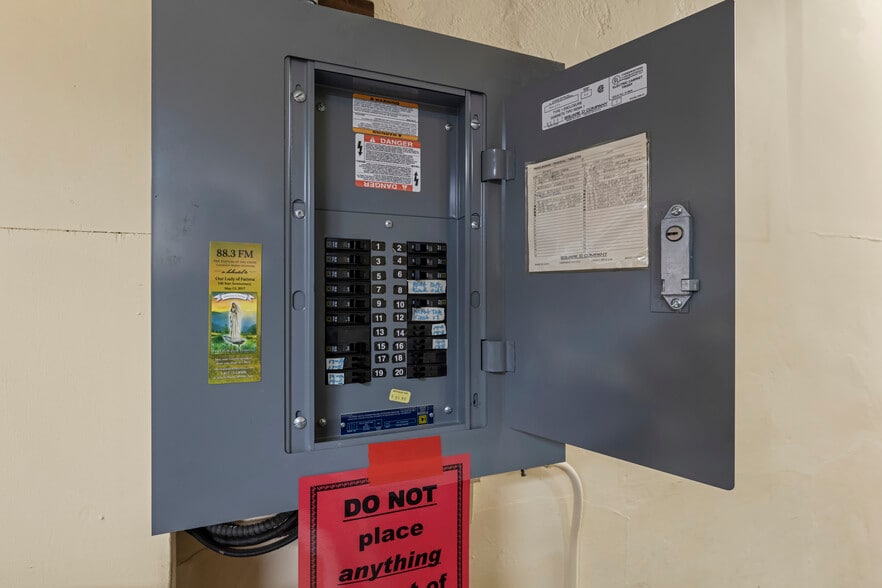 More Photos Of 21 State St, Oil City Specialty For Sale