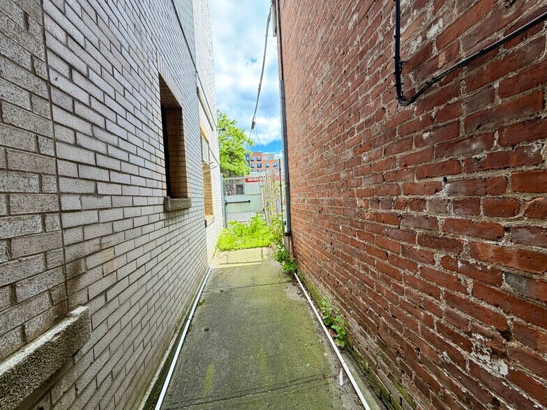 More Photos Of 133 N Main St, Port Chester Freestanding For Lease