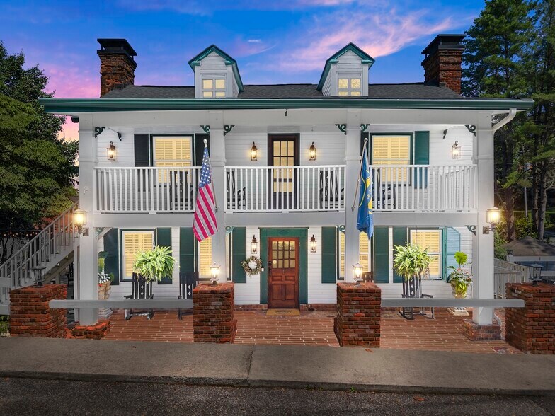 More Photos Of 168 W Main St, Dahlonega Hospitality For Sale