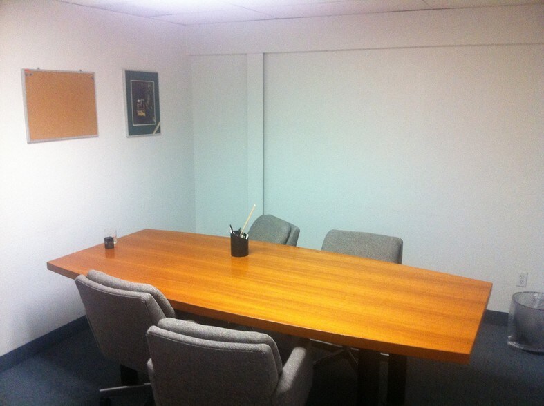 More Photos Of 1277 Garnet Ave, San Diego Storefront Retail Office For Lease