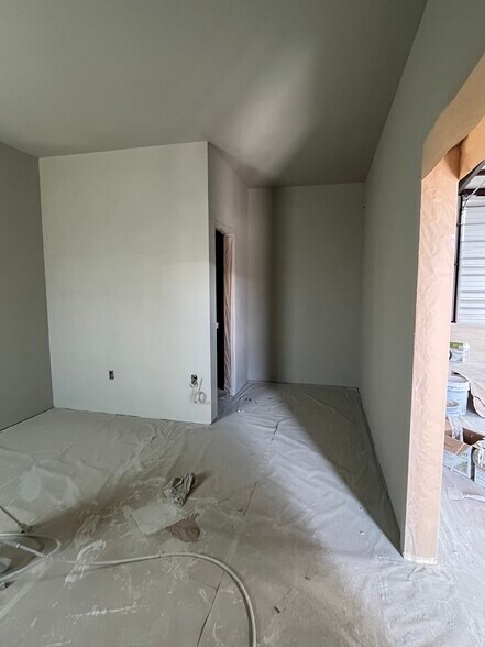 More Photos Of 1045 Sales Dr, Waxahachie General Retail For Lease