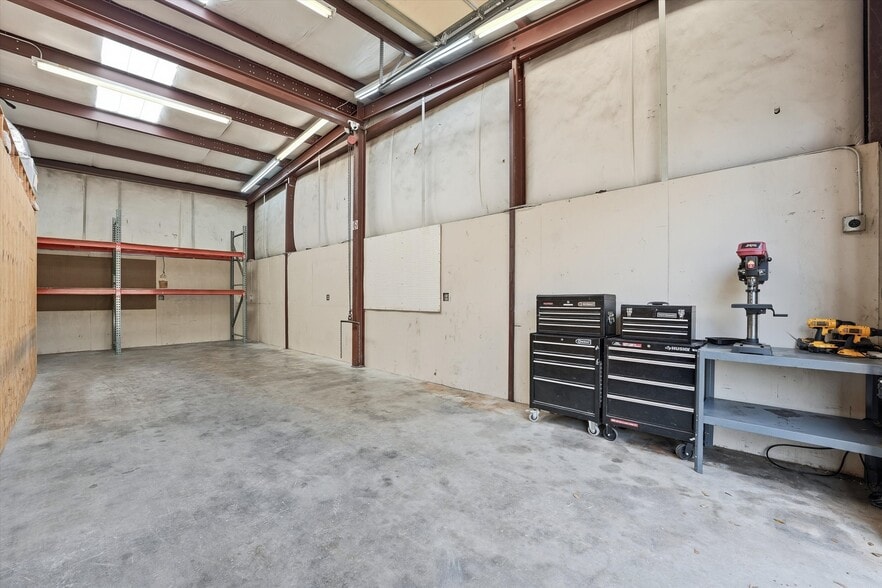 More Photos Of 14102 Pine Meadow Ln, Tomball Warehouse For Lease