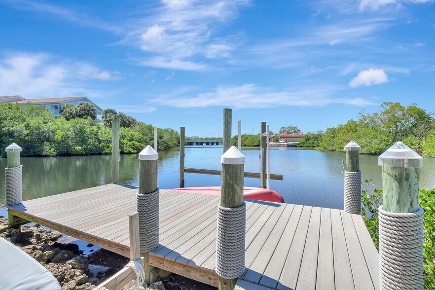 More Photos Of 193 Cocohatchee St, Naples Specialty For Sale