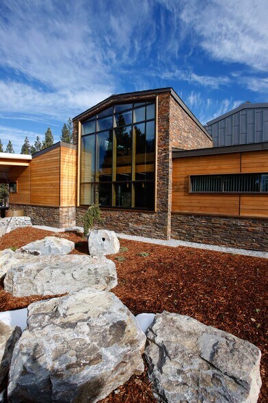 More Photos Of 600 S Gulling St, Portola Office For Sale