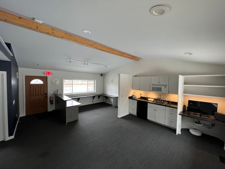 More Photos Of 8864 Whitmore Lake Rd, Brighton Office Residential For Lease