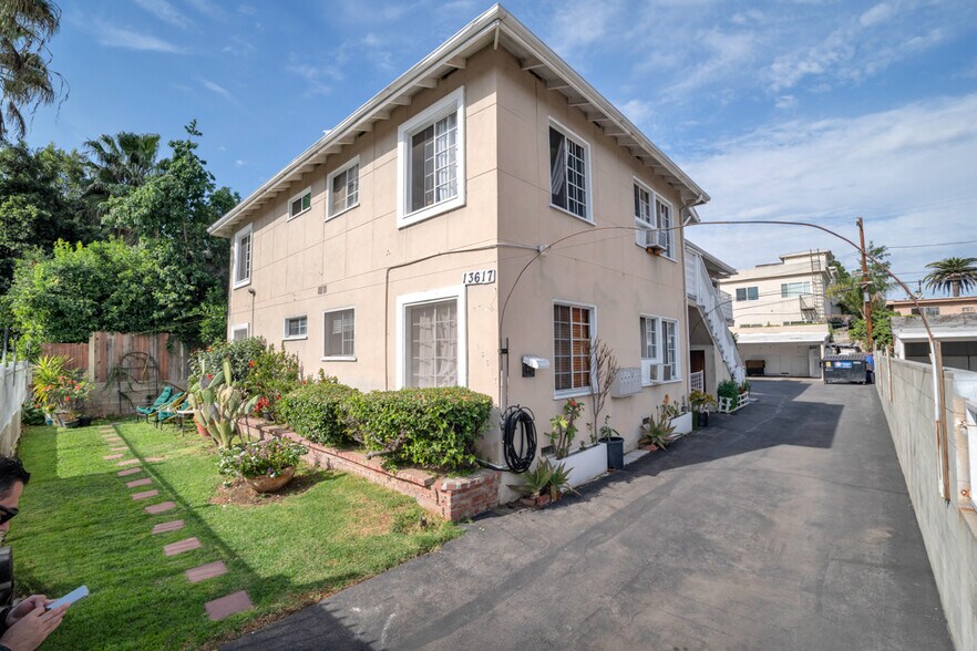 More Photos Of 13617 Leadwell St, Van Nuys Apartments For Sale